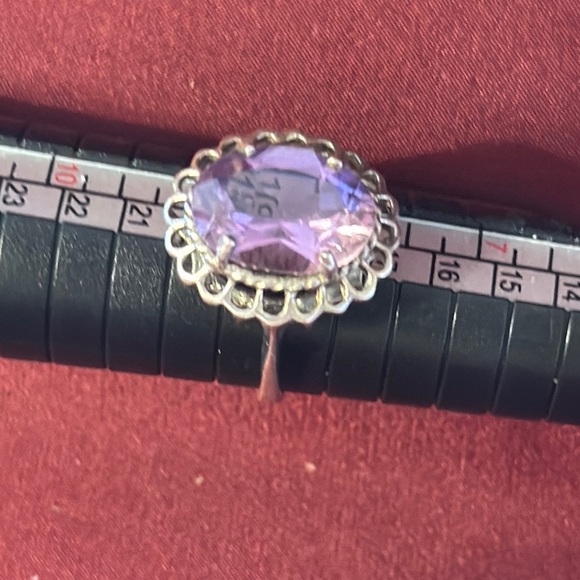 Elegant Purple Gemstone Ring - Picture 3 of 9